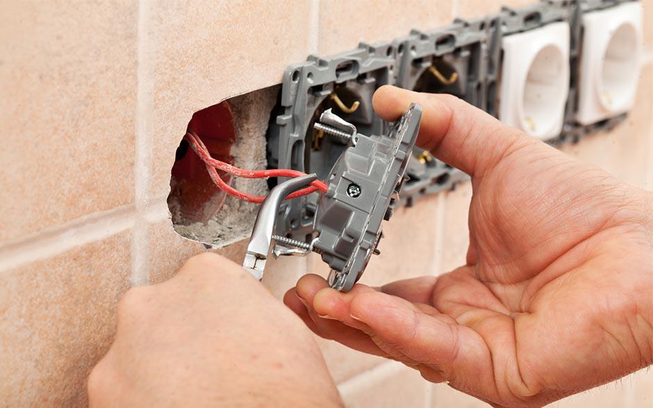 travail électricien Clichy