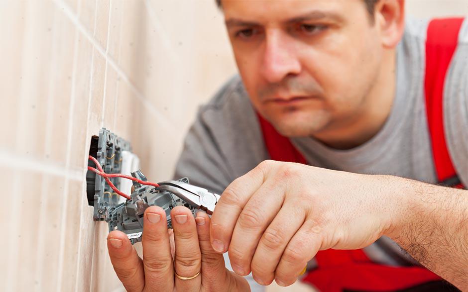 travail électricien Clichy