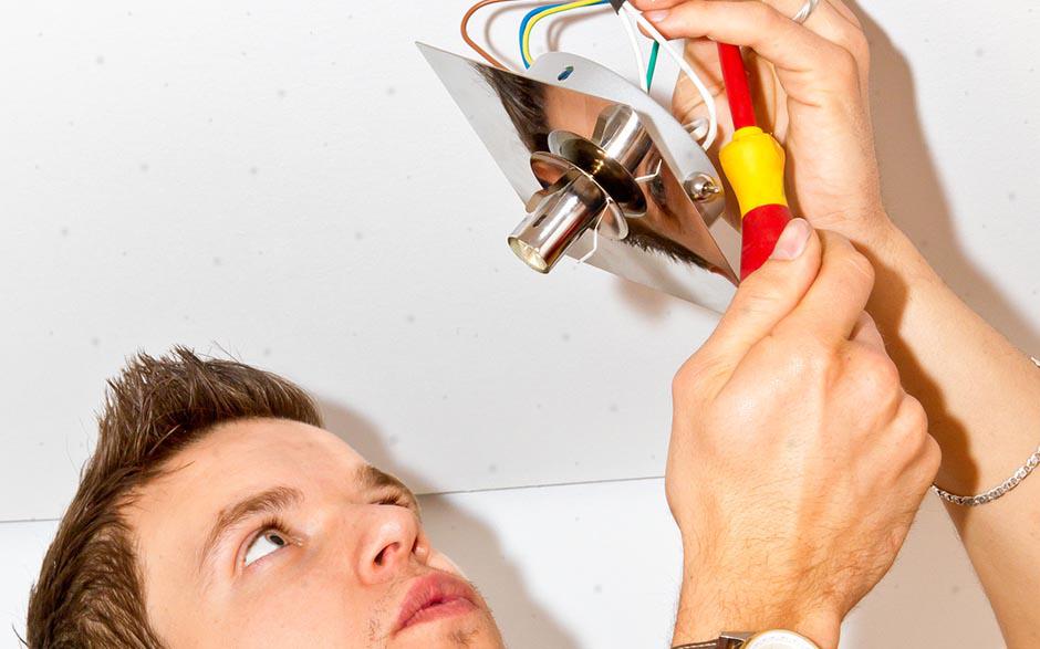 travail électricien Clichy